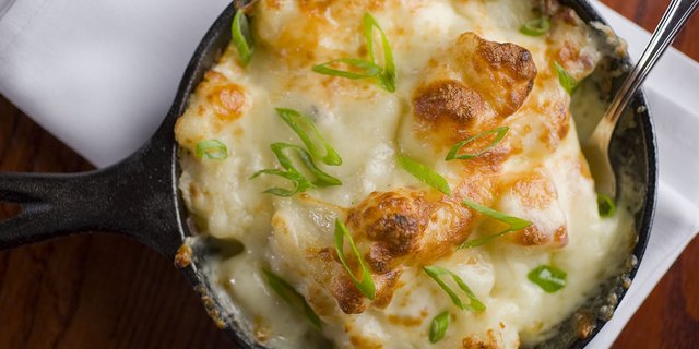 White Cheddar and Bacon Au Gratin Potatoes