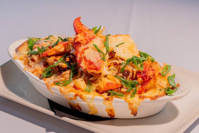 WHITE CHEDDAR and BACON AU GRATIN POTATOES WITH LOBSTER