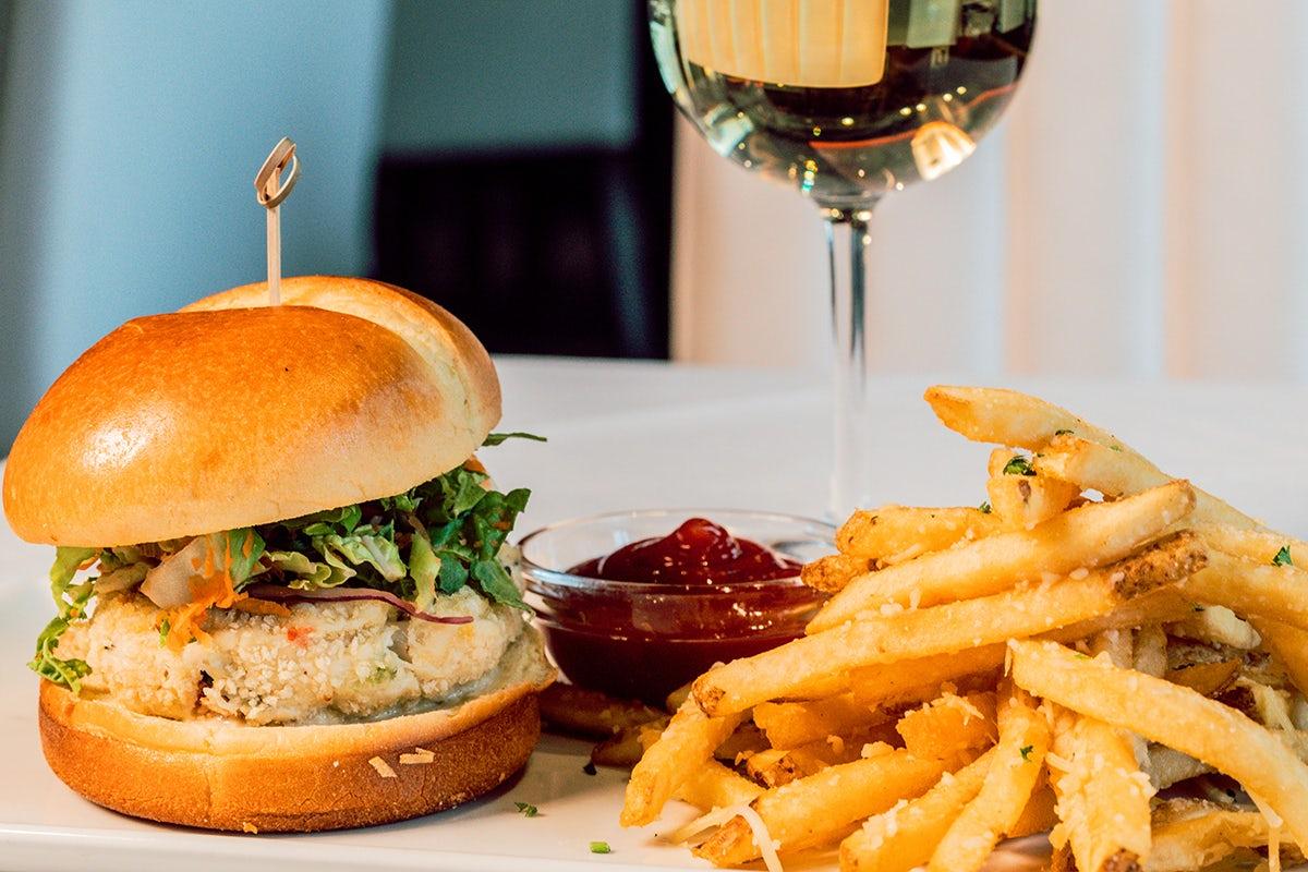 CRAB CAKE SANDWICH