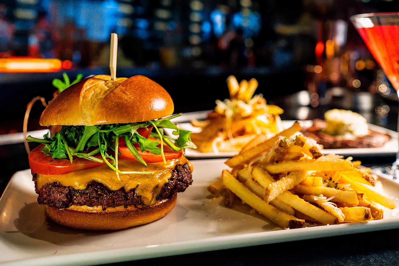 SULLIVAN'S SIGNATURE ANGUS BURGER