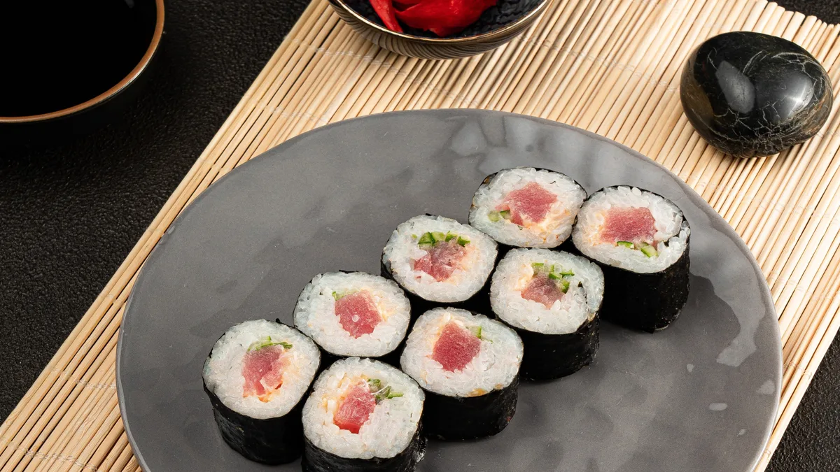 Salmon Maki Roll