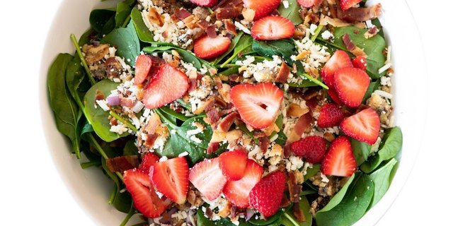 Harvest Spinach Salad W/ Chicken