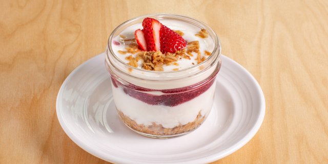 Individual Berry Yogurt Parfait