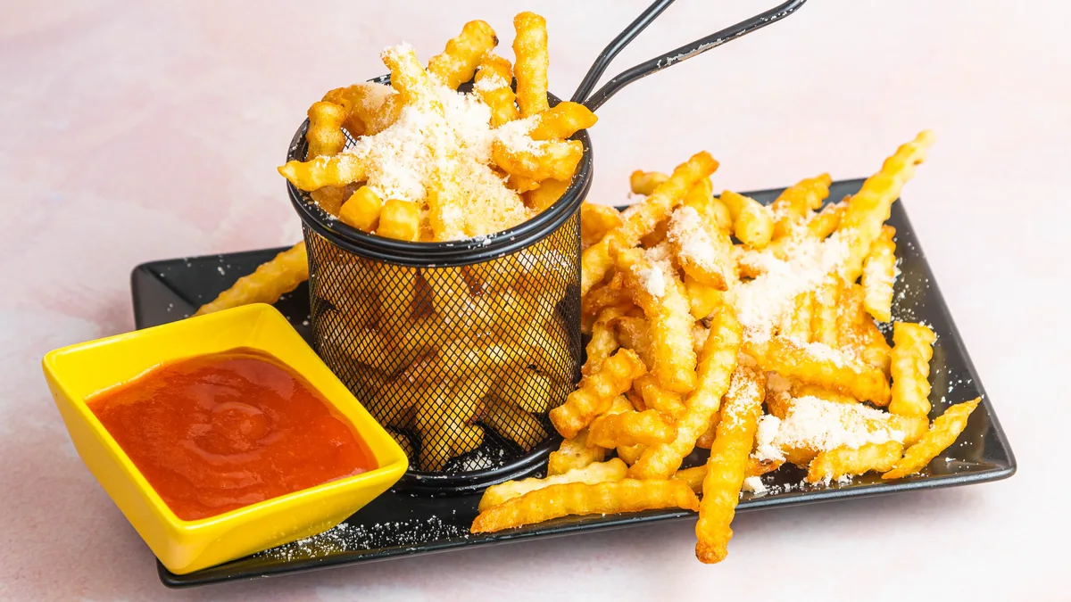 Pomfrit sa parmezanom i uljem od tartufa