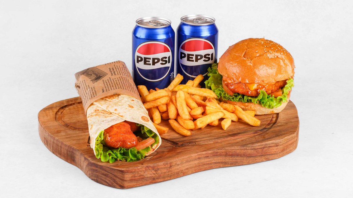 Burger in tortilja meni za 2 osebi (slika je simbolična)