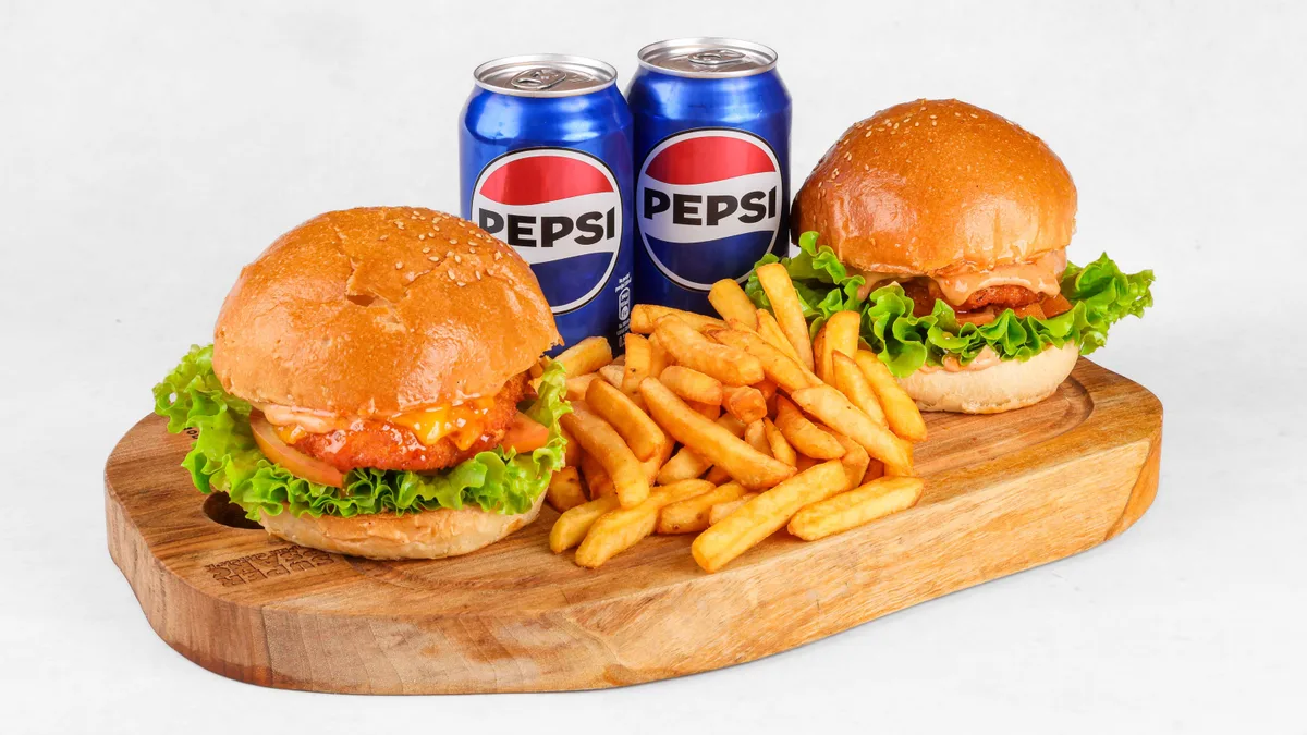 Burger meni za 2 osebi (slika je simbolična)