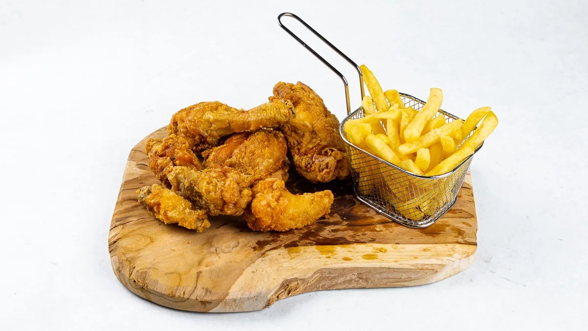 Pol piščanca (0.5 kg) in pomfri