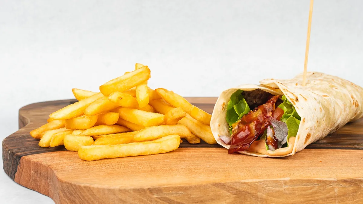 Premium goveja tortilja in pomfri