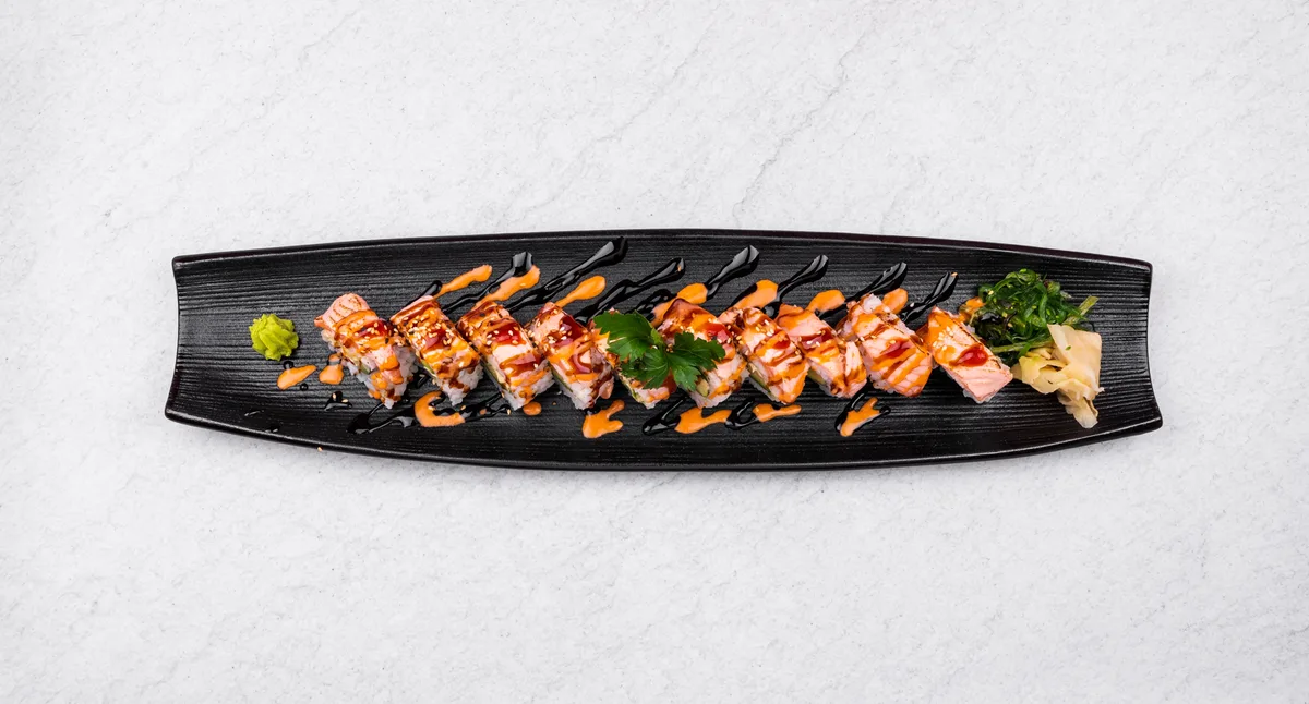 Lax and Avokado Roll - 10 Bitar