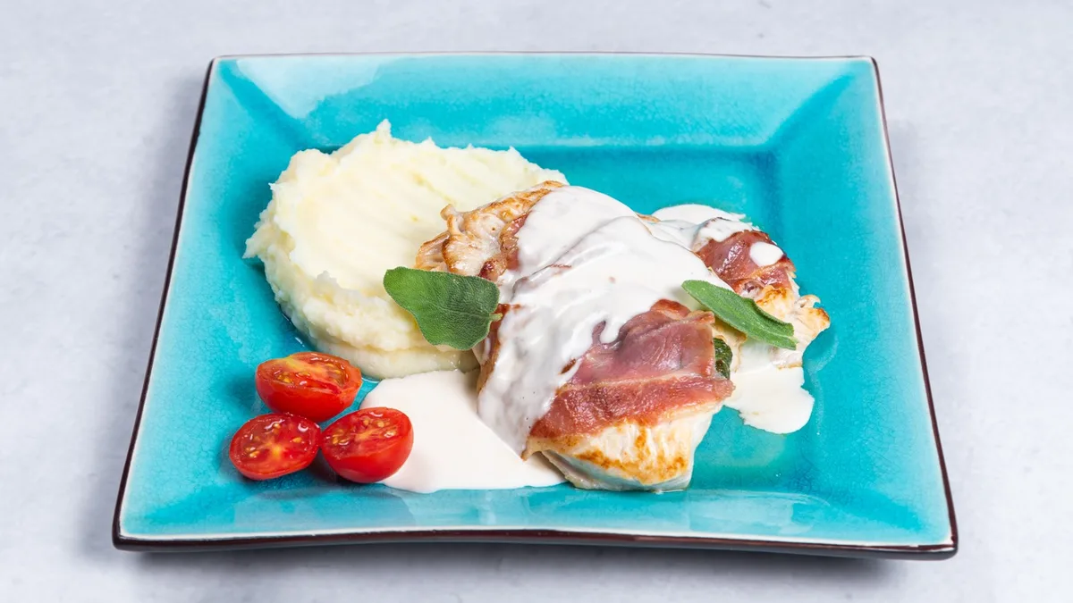 Pileća saltimboka sa pire krompirom