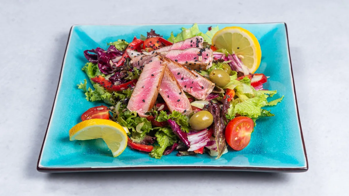 Salata sa tunom