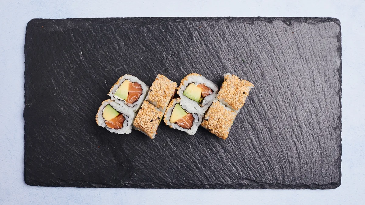 41. Salmon Sesame I-O Maki