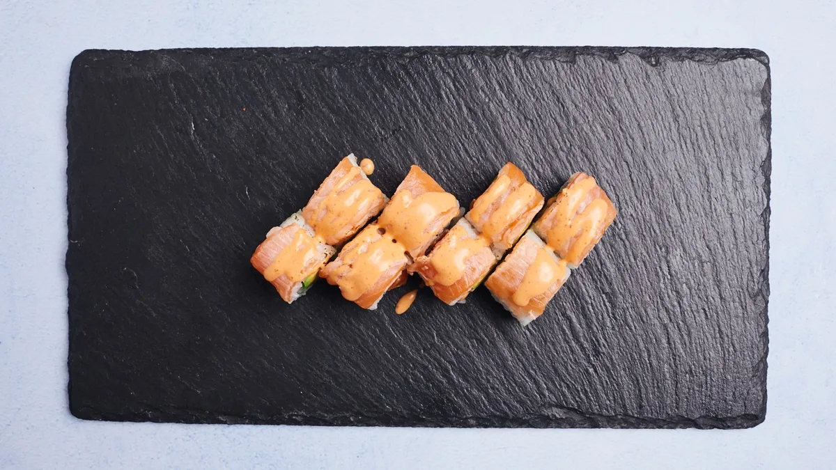 62. Lachs Tatar Cali Special Roll