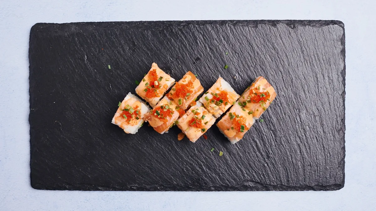 63.Salmon Prawns Special Roll