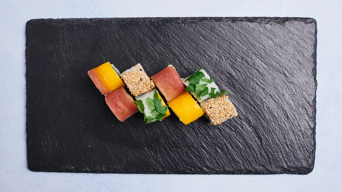 88. Color Tuna Special Roll