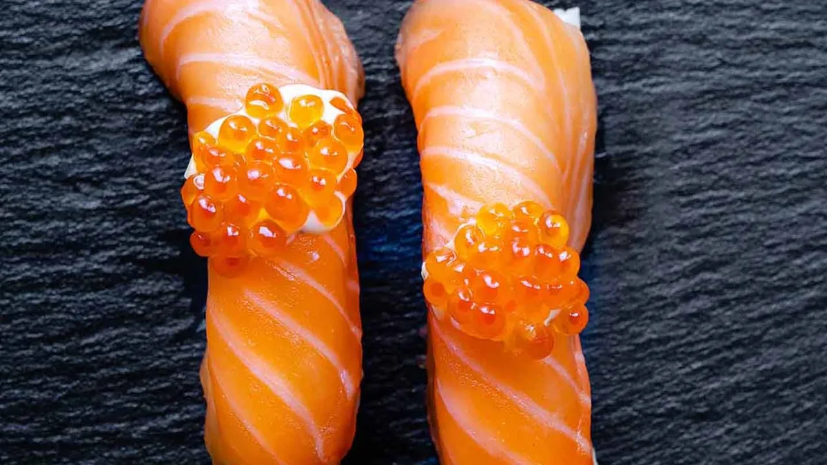 Nigiri laks/aioli (2 stk)