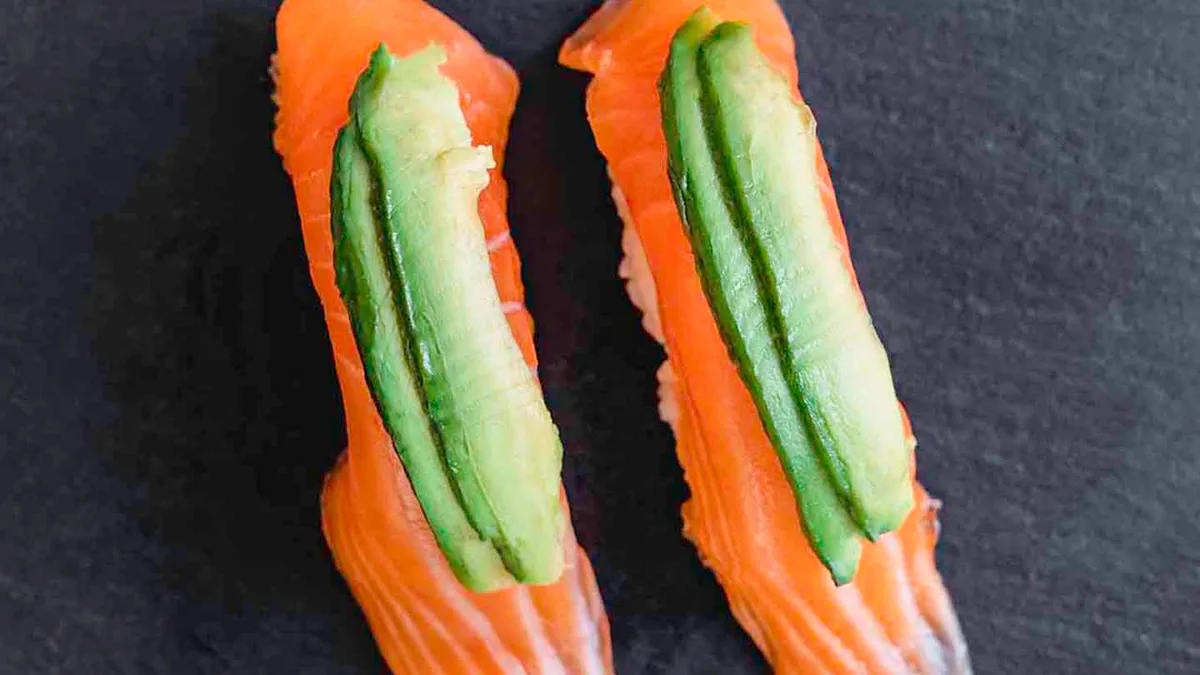 Nigiri laks/avocado (2 stk)