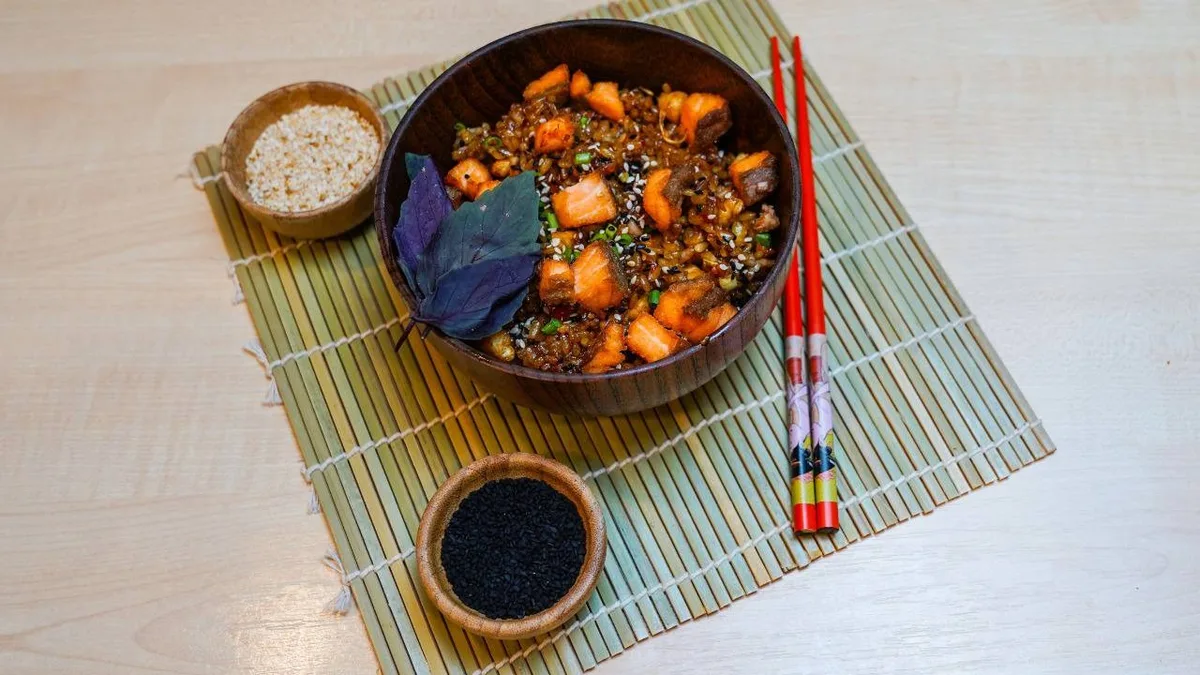 Düyü Teriyaki Qızılbalıq ilə