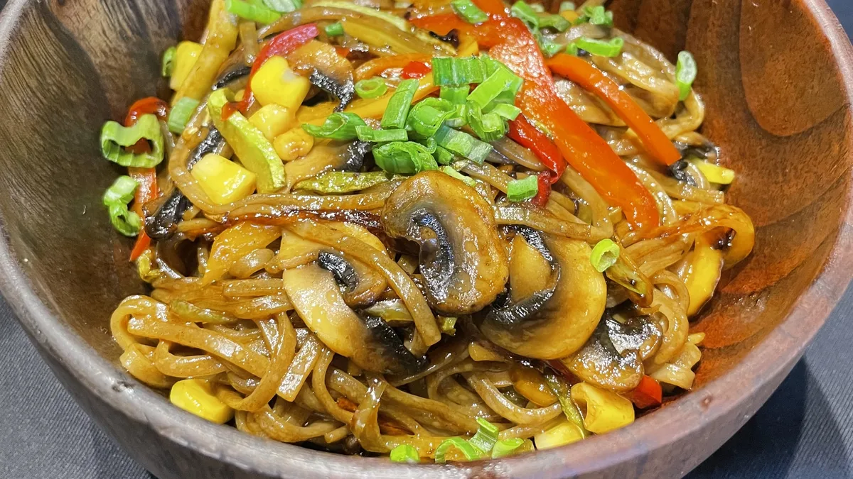 Yaki Soba Tərəvəzlər ilə