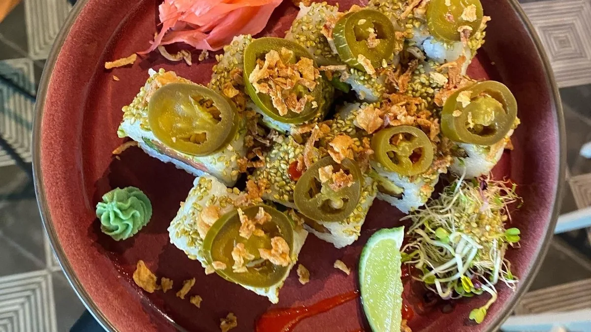 Spicey Salmon Roll (8db)