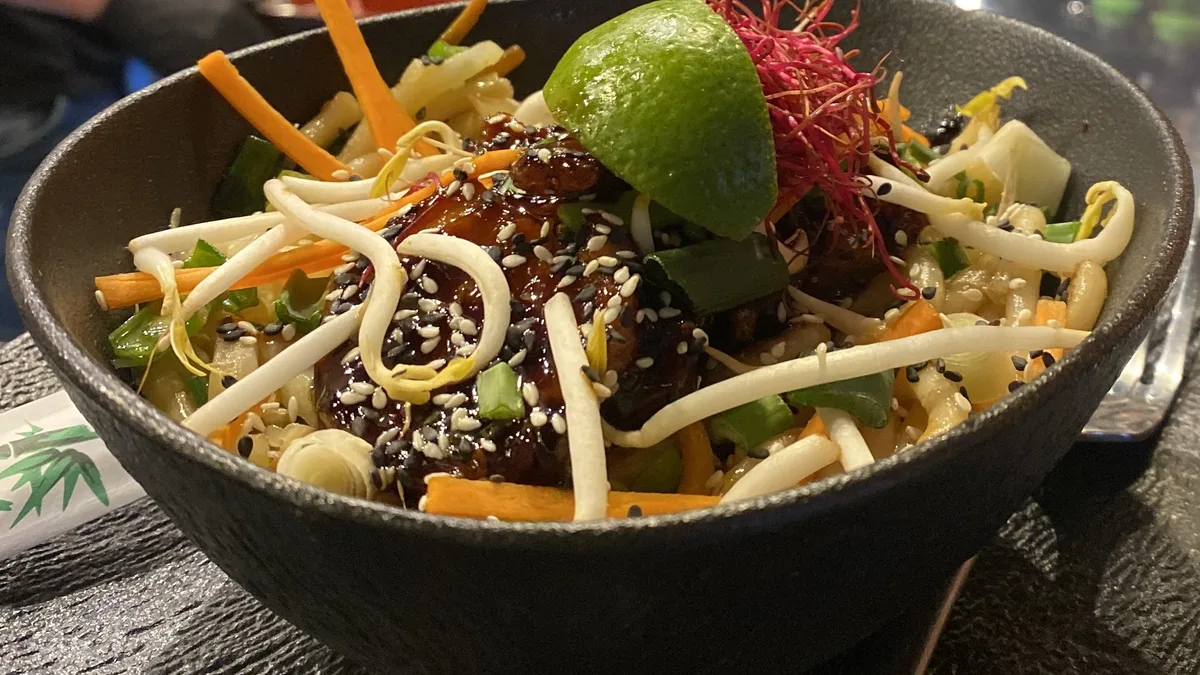 Teriyakis csirke udon tésztával