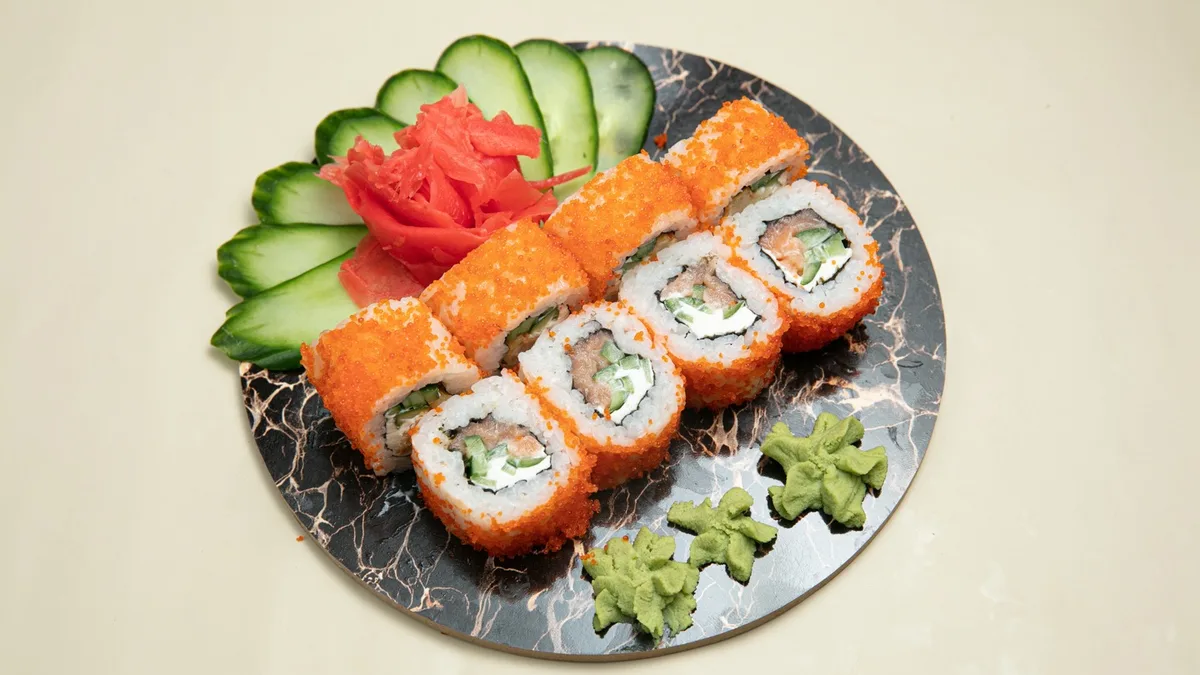Kaliforniya Roll Qızılbalıq ilə (8 əd.)