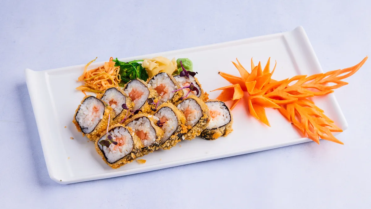 Hot Roll ( spring roll maki )