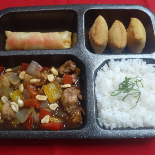 Bentô Frango Xadrez e Gohan + Troxinha de Tilápia +harumaki