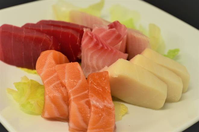 82. Sashimi Regular (12 pcs)