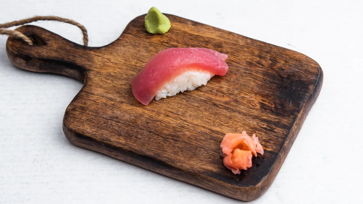 Nigiri tuna