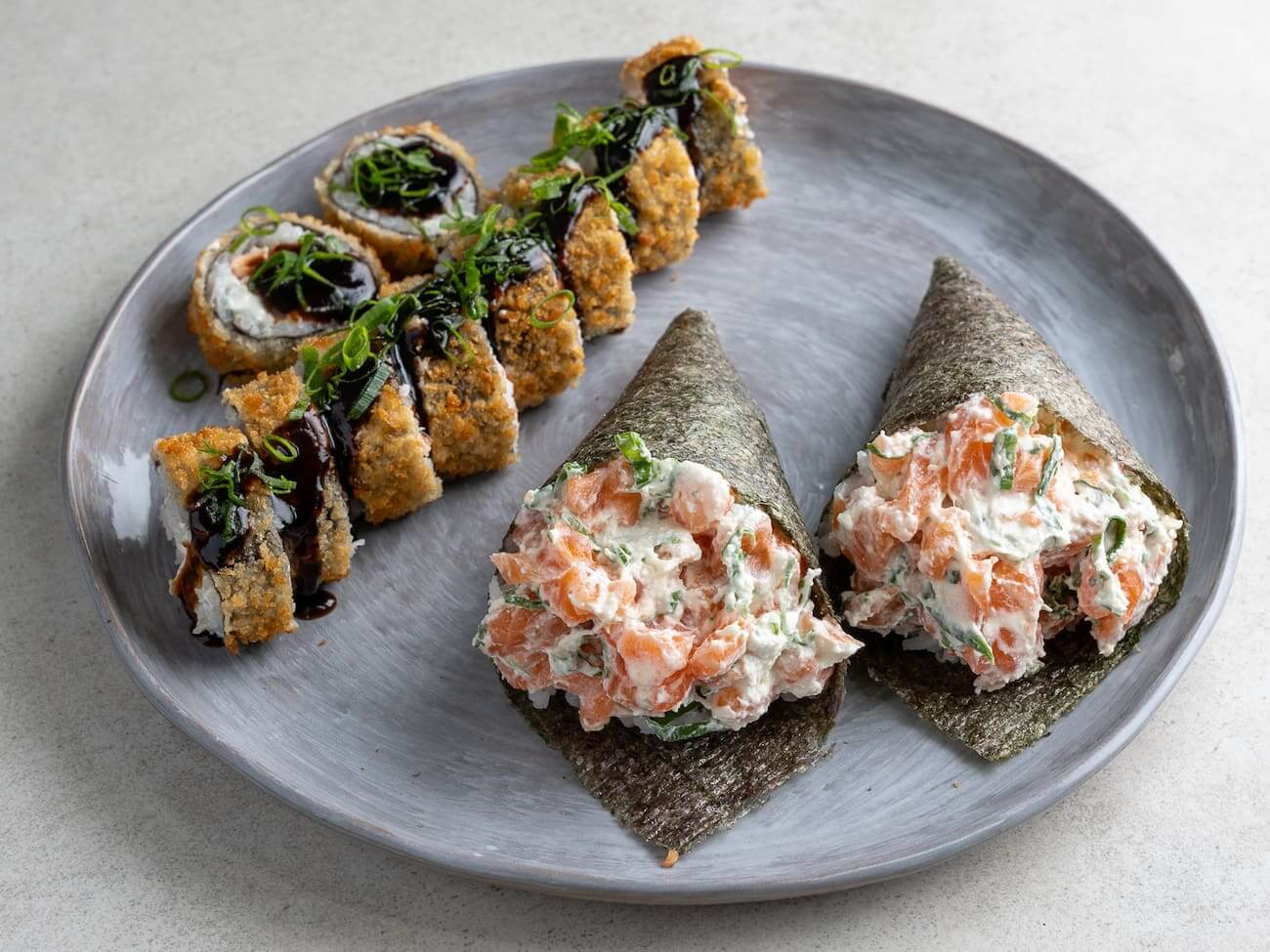 2 Temakis + 1 Hot Roll + 1 Kit1