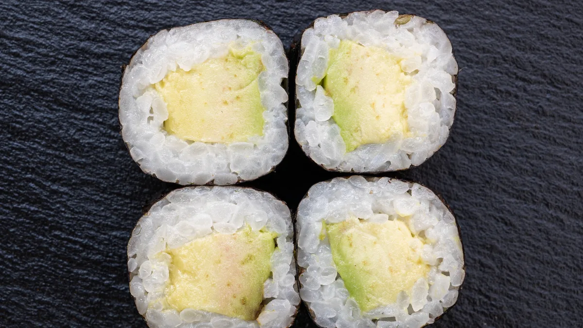 Avocado Maki 8 Pcs