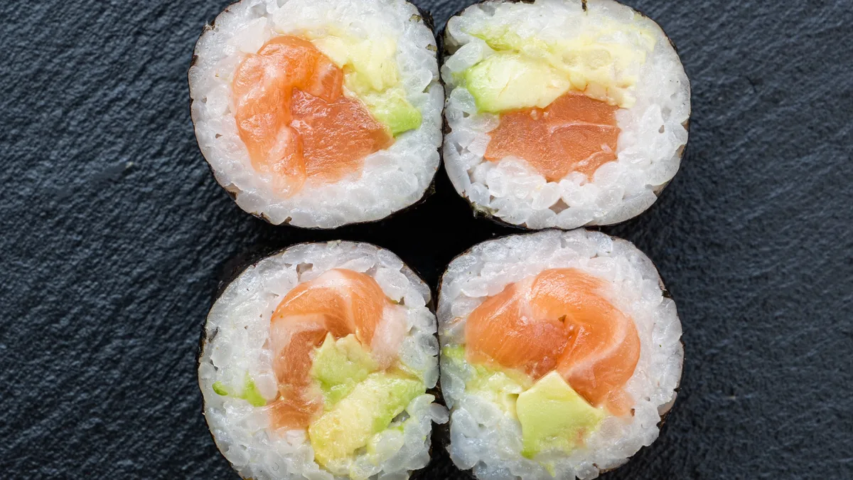 Sake Avokado Maki 8 pcs