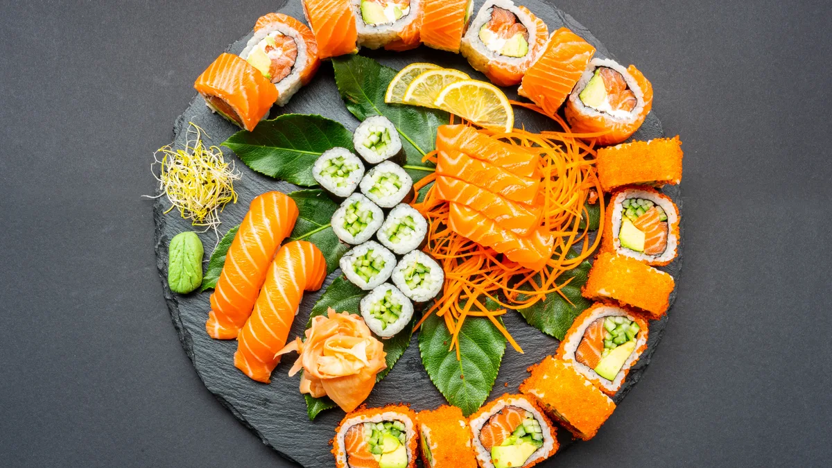 Salmon King + Sashimi 30 Pcs
