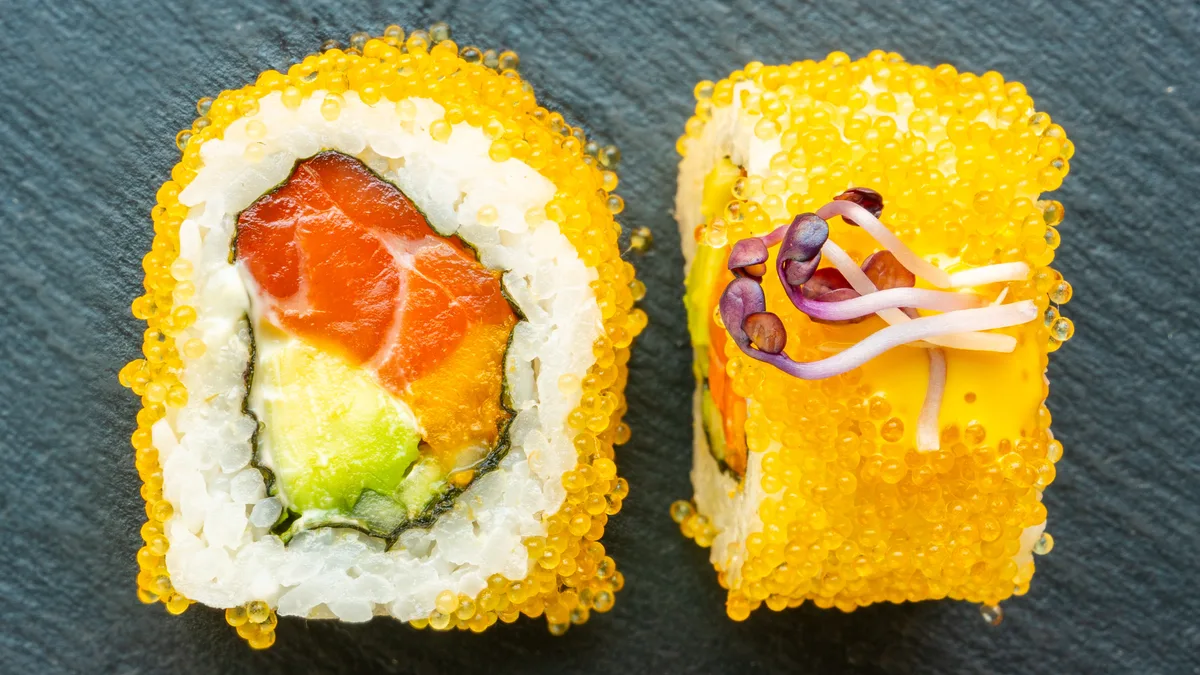 Salmon Mango Roll 8 Pcs
