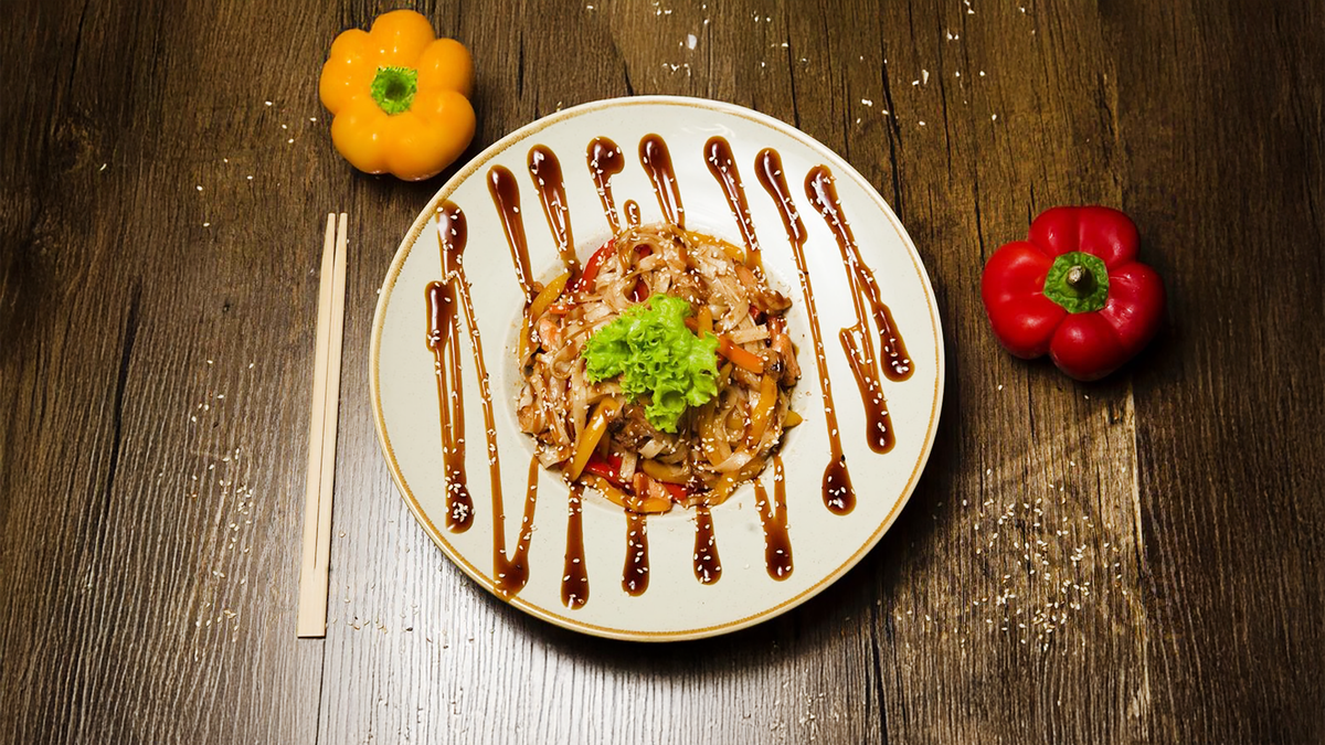 Yakisoba Toyuq ilə