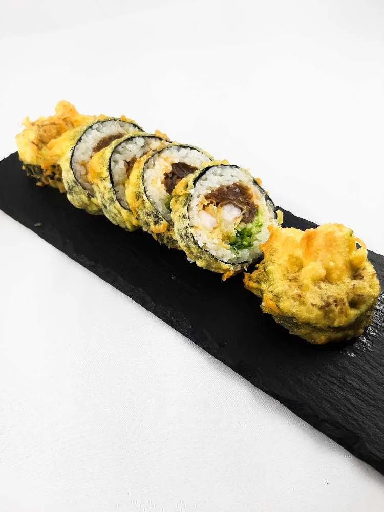 05.Tempura Futomaki z krewetkami w tempurze 6szt.