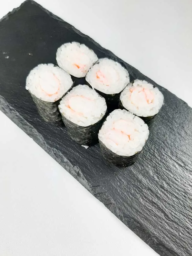 13.Hosomaki z gotowaną krewetką 6szt.