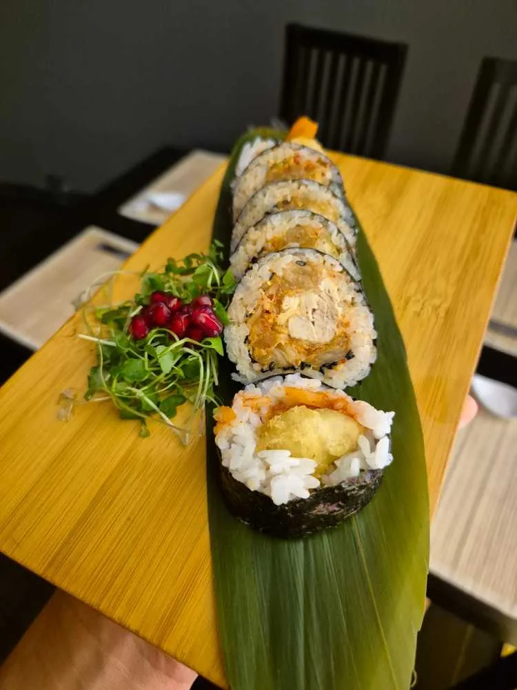 Tuńczi (tuńczyk w tempurze z kimchi) 6szt.