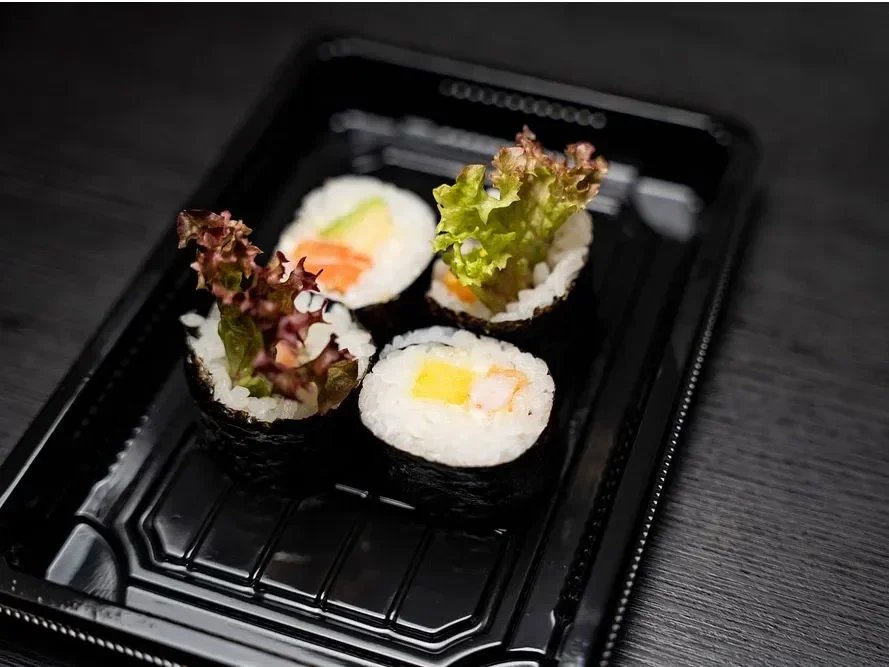 2. FUTO Kreveta, avokádo, wasabi mayo, salát 4 ks