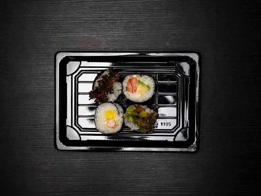 9. FUTO Losos, ředkev, wasabi mayo, salát 4 ks