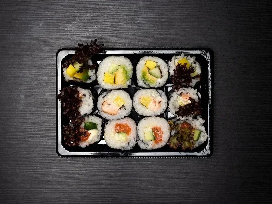A. Čerstvý sushi set 12 ks