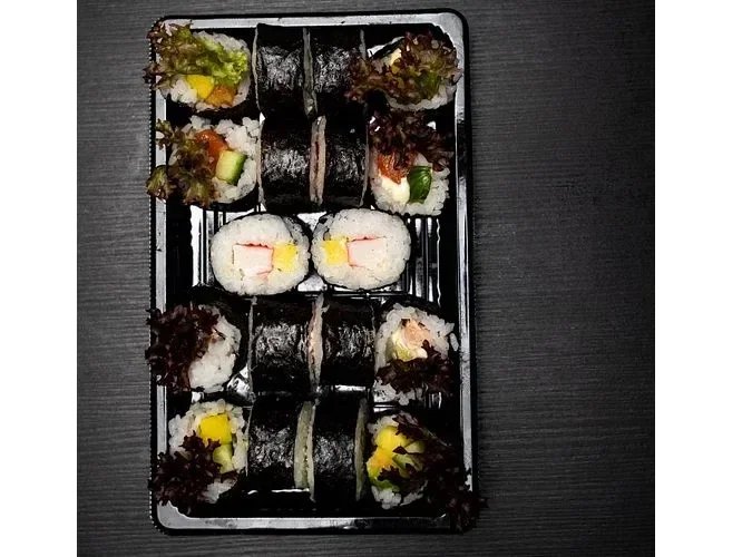B. Čerstvý sushi SET 18 ks