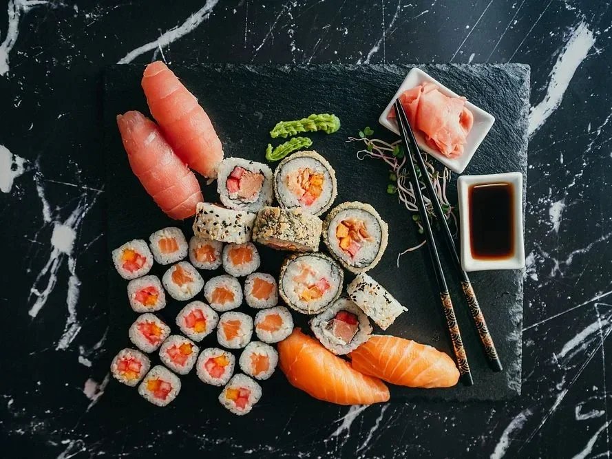 S2. sushi set 30 ks s nigiri losos 🍣