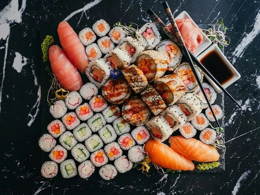 S4. sushi set 56 ks s nigiri losos🍣😍