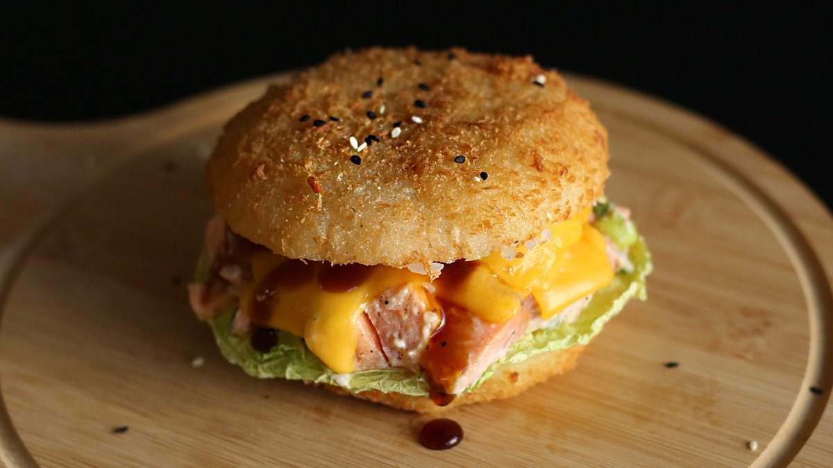 HUB Burger с лососем
