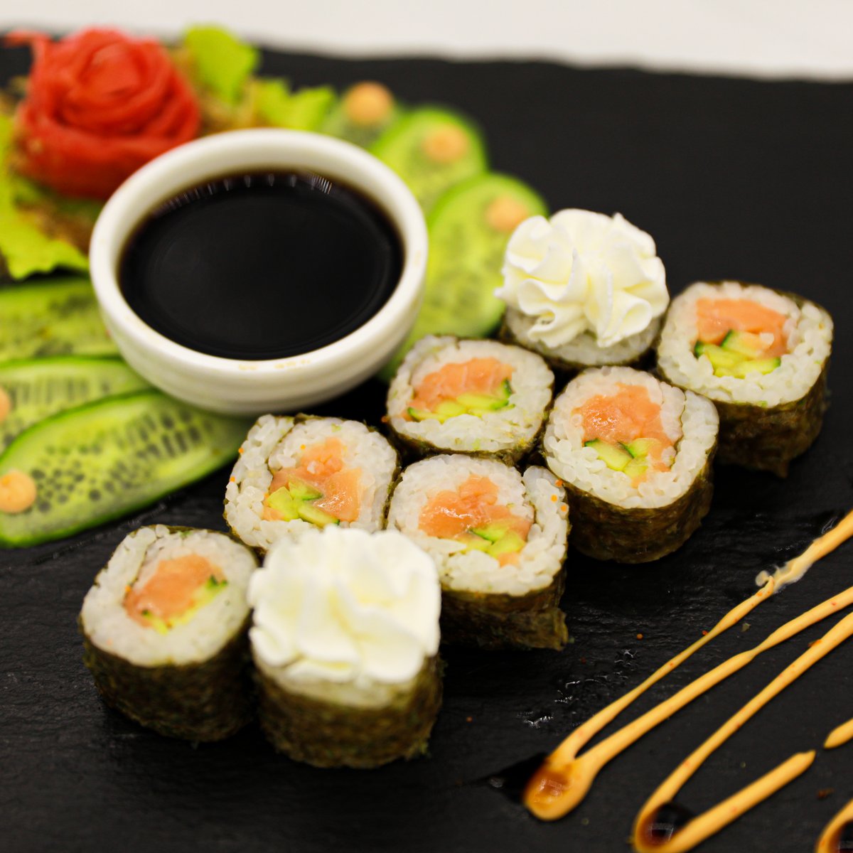 Maki with Salmon (8 pcs.)