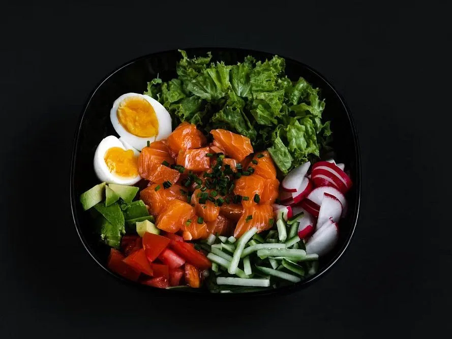 Bowl z łososiem