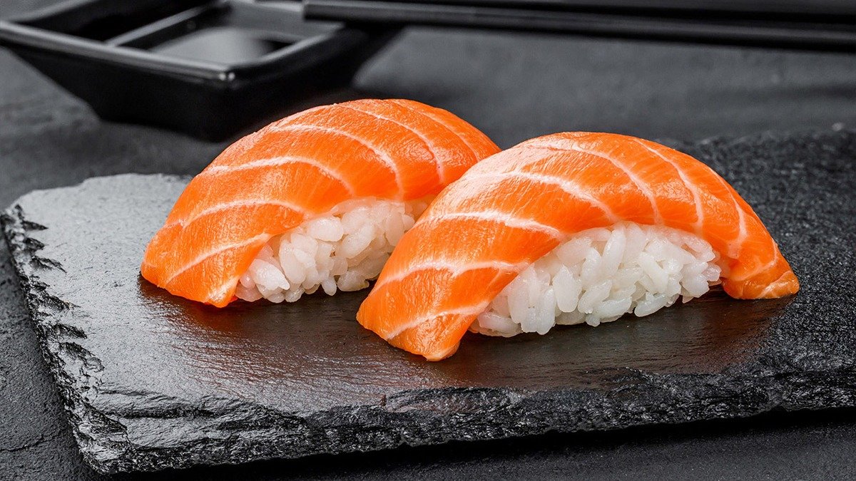 Lazac nigiri (1 db)