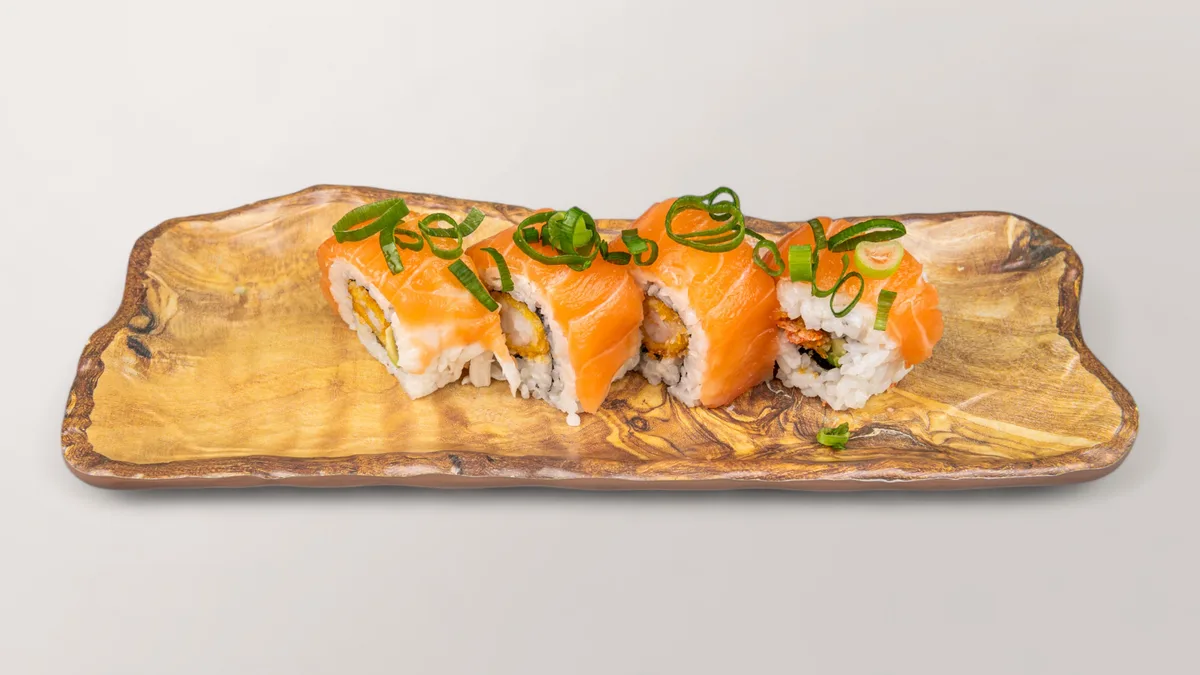 212. Deluxe Lachs Inside Out Maki